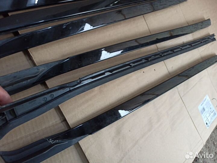 Водосток лобового стекла левый BMW X7 G07