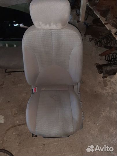 Передние сидения Hyundai Verna, 2008