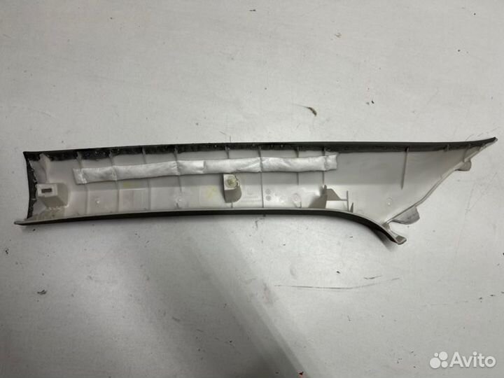 Накладка стойки кузова передняя правая Toyota