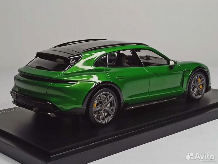 Porsche Taycan Turbo S Cross Turismo