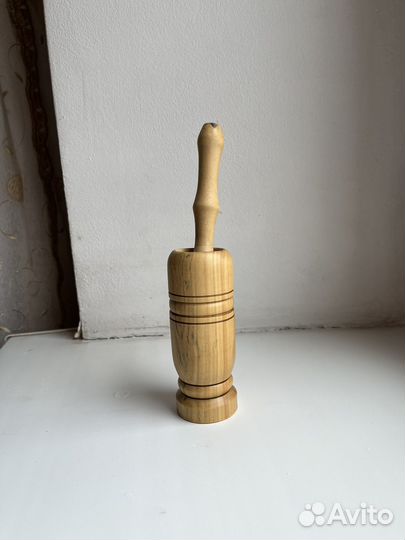 Ступка с пестиком. Состав тис натуральный