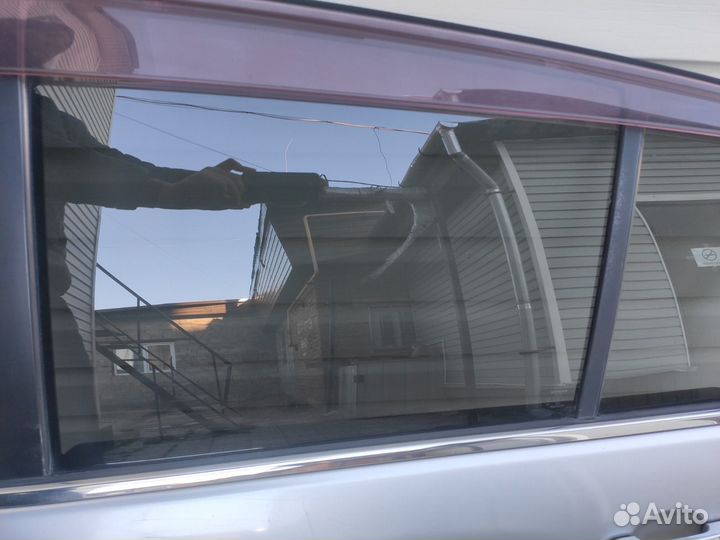 Стекло дверное заднее левое Nissan Tiida C11 1.5