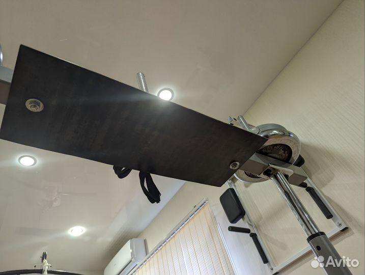 Тренажер для жима ногами