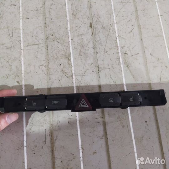 Кнопка аварийной сигнализации Opel Astra H 1.8