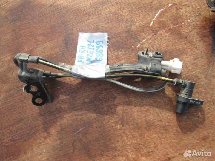 Датчик abs передний правый Toyota Corolla NZE121