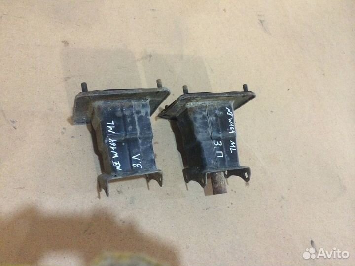 Усилитель бампера Mercedes ML W164