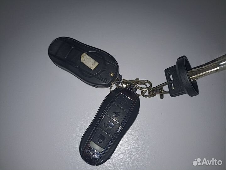 Ключ и два брелока от сигнализации