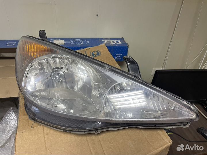 Фара правая Toyota Estima ACR30 28-130