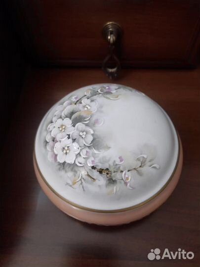 Фарфоровая шкатулка Лимож. Ручная роспись