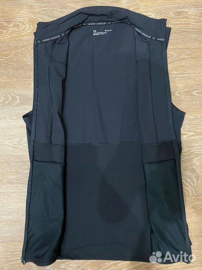 Жилетка Under Armour Hybrid Vest