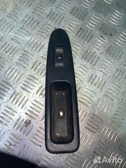 Блок управления стеклоподъемниками передний правый