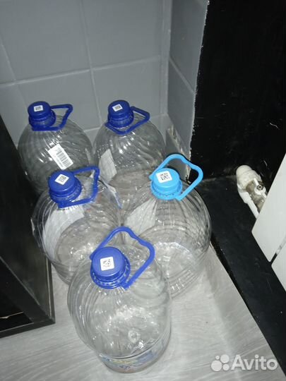 Продам бутылки 5 л
