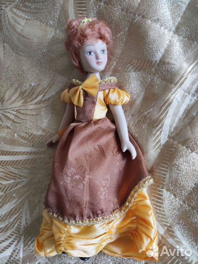 Кукла фарфоровая коллекционная