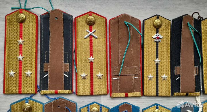 Погоны разных войск ркка, латунные пуговицы