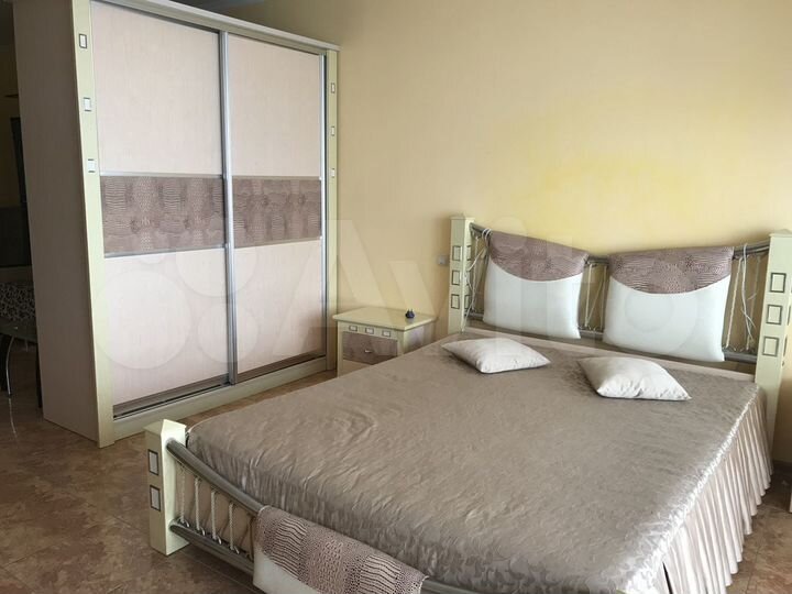 Квартира-студия, 65 м², 4/5 эт.