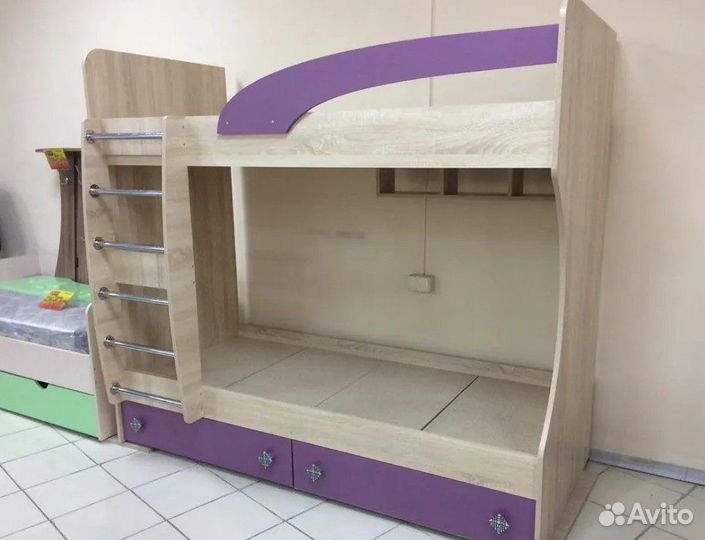 Кровать двухъярусная