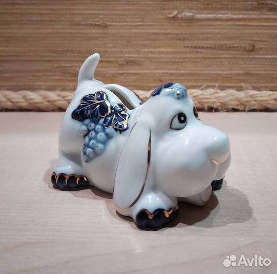 Статуэтка-копилка щенка. Гжель