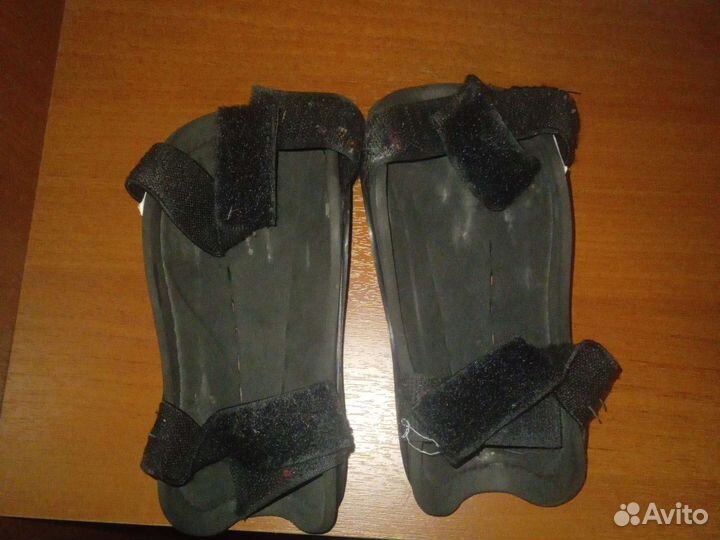 Футбольные щитки