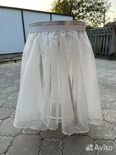 Выкатной столик для свадебного торта