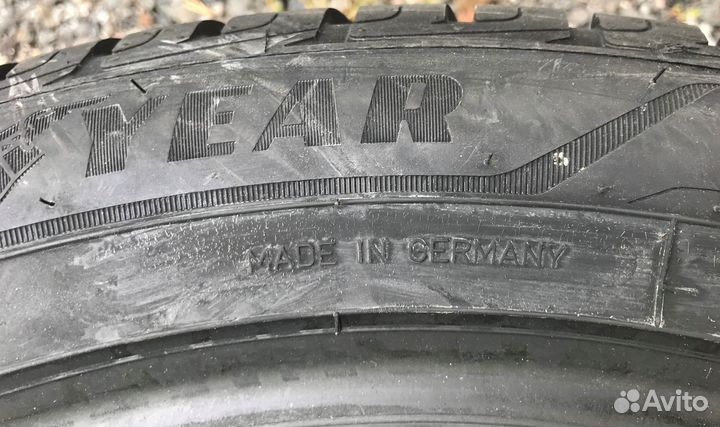 Goodyear UltraGrip Performance+ 295/35 R21 107V