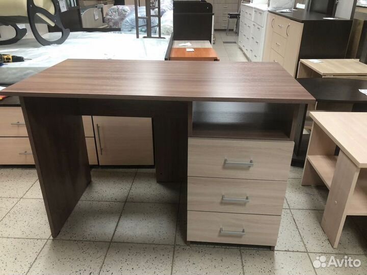 Стол письменный в наличии