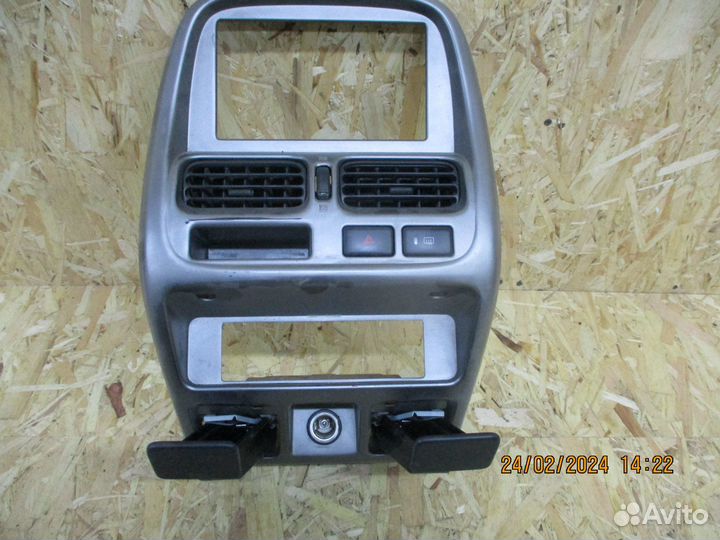 Накладка на торпедо консоль Ниссан NP300