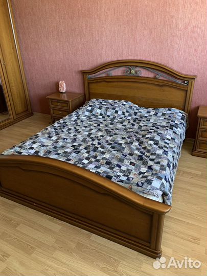Кровать