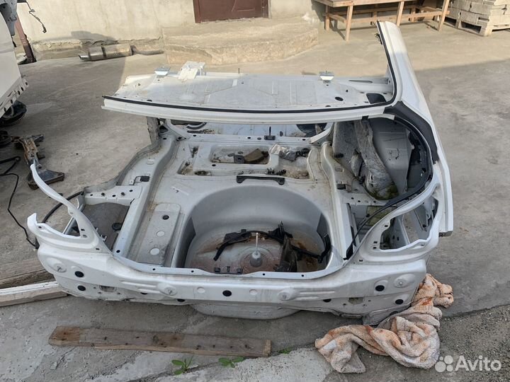 Заднее правое крыло bmw 5 e60/e61