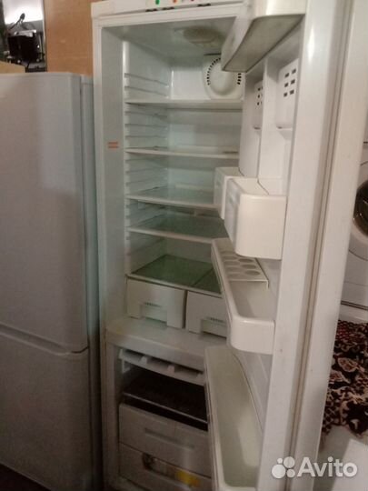 Холодильник hotpoint ariston бу
