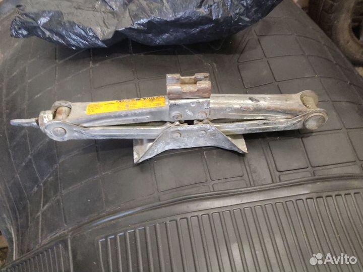 Домкрат toyota оригинал