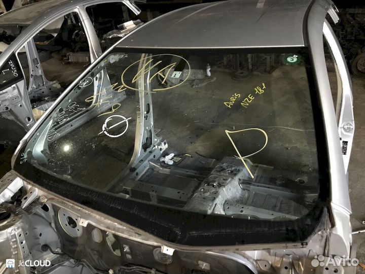 Лобовое стекло на toyota auris NZE181 1nzfe