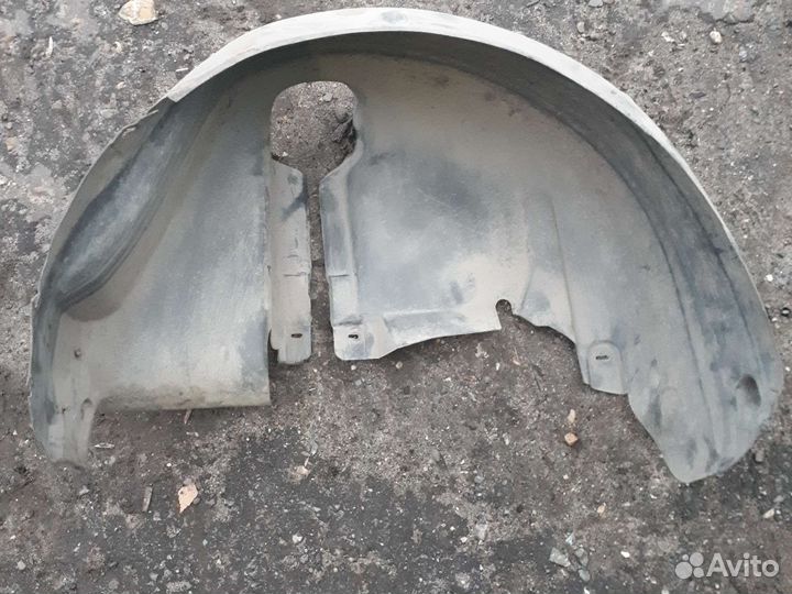 Задний правый подкрылок фольксваген бора