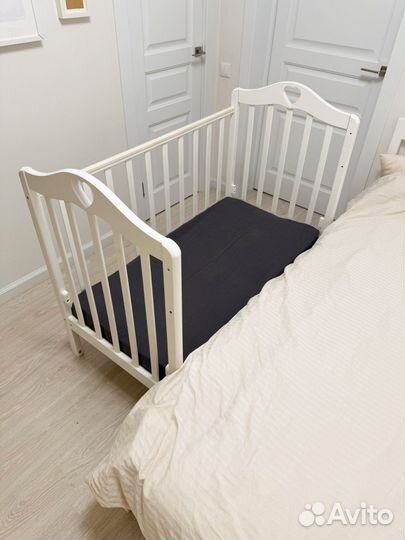 Кроватка и пеленальный комод