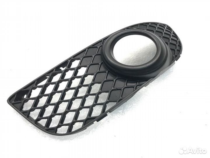 Накладка противотуманной фары левая Mitsubishi