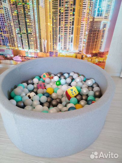 Бассейн с шариками в отличном состоянии