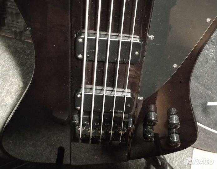 5-струнный бас Epiphone Thunderbird