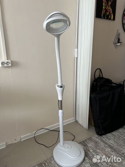 Лампа лупа для косметолога