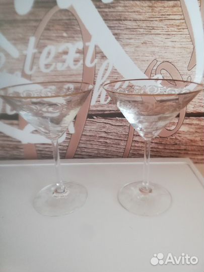 Бокалы рюмки под мартини