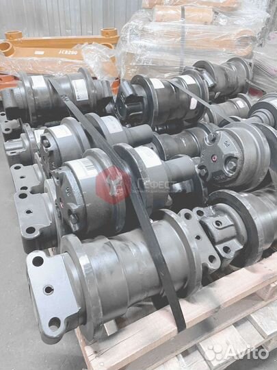 Каток поддерживающий Doosan DX520LCA 200105-00002C
