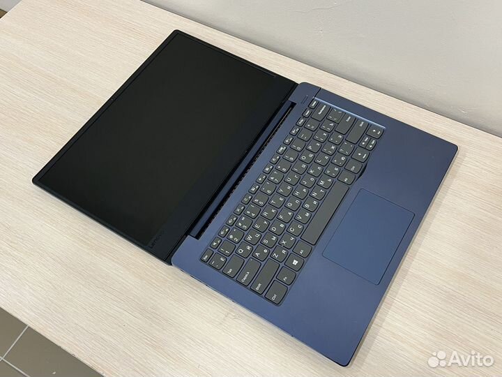 Ноутбук Lenovo i3-7020U/6gb/SSD/2gb видео
