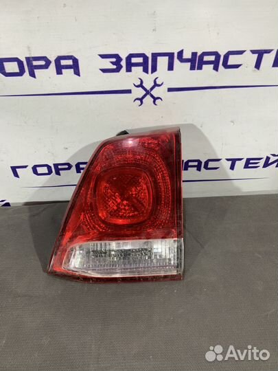 Фонарь задний внутренний правый Toyota