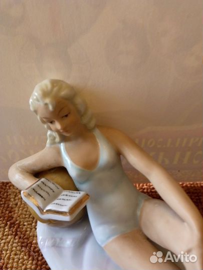 Купальщица фарфоровая