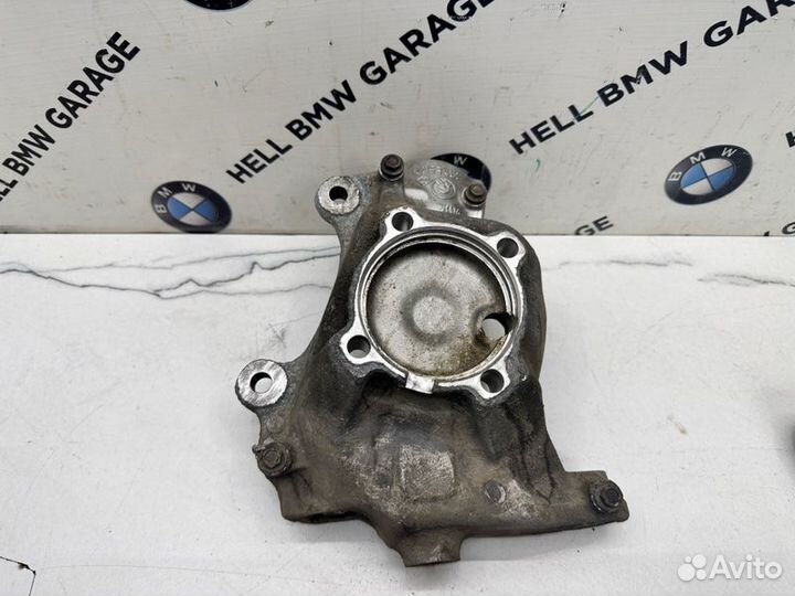 Кулак поворотный правый Bmw 7 E66 2005