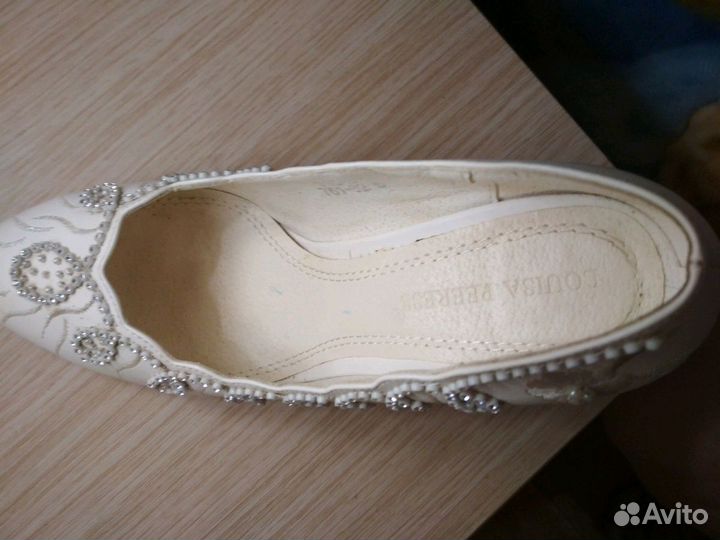 Туфли белые из натуральной кожи