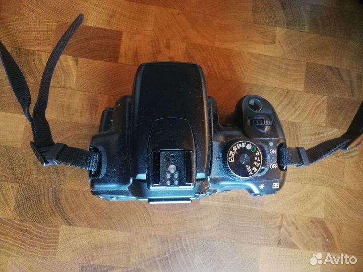 Зеркальный фотоаппарат Canon 400D