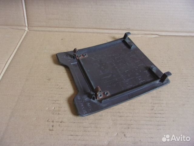 Опель Омега А, 87-93г., крышка предохранителей