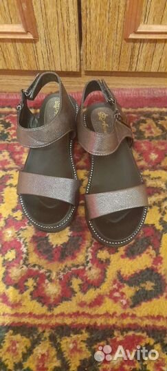 Сандалии женские