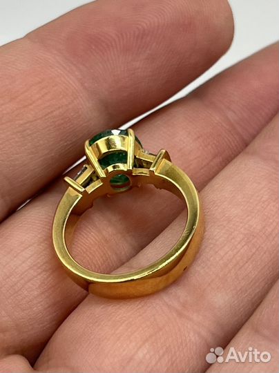 Золотое кольцо с натуральным изумрудом 2,3 карат