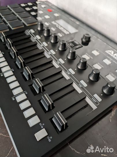 Akai PRO MPD232 midi/USB-контроллер