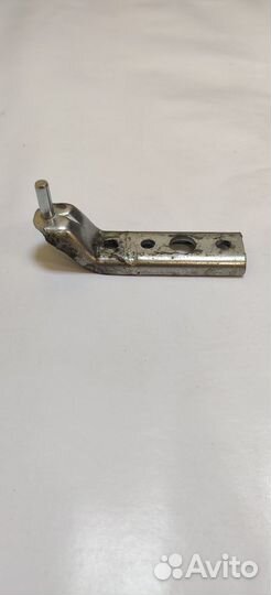 Петля двери нижняя холодильника Beko